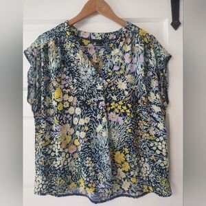 Ann Taylor sleeveless flowy shirt